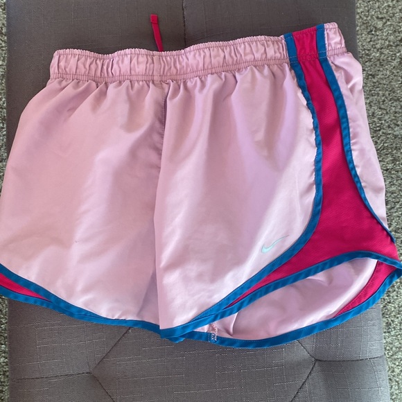 Women’s Nike dri-fit pink shorts - Picture 2 of 4